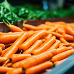 Frische Karotten bereit für die Verpackung entdecken Sie JASAs automatisierte Karottenverpackungslösungen