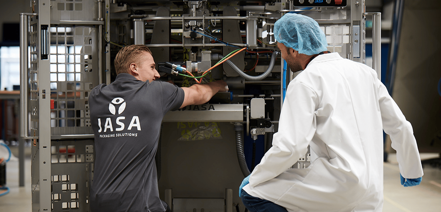 Service en onderhoud aan een verpakkingslijn voor sla en bladgroenten